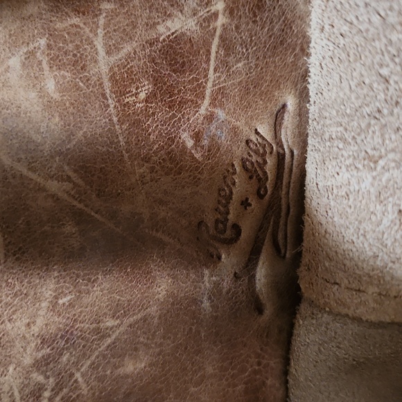 Raven + Lily Leather Shoulder Bag - Picture 3 of 10